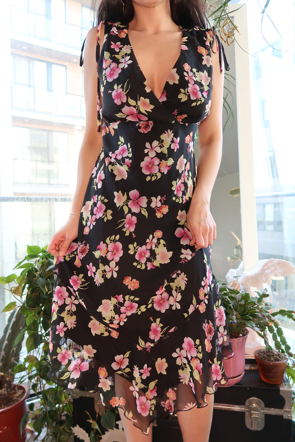 Vintage 2000s floral midi dress by Elektra Vintage, showcasing a colorful floral pattern and classic midi-length design.