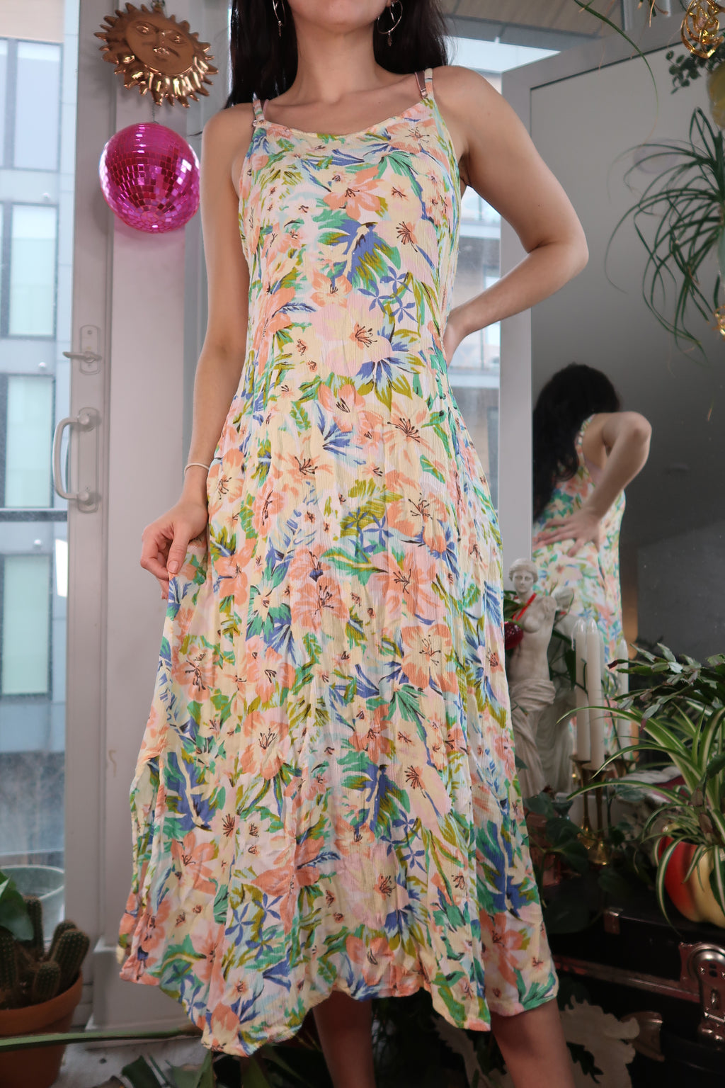 Elektra Vintage tropical floral midi dress with vibrant pattern, sleeveless design, and flowing fabric for a stylish, retro look.