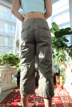 Load image into Gallery viewer, Vintage 2000s Utility Cargo Capri Pants
