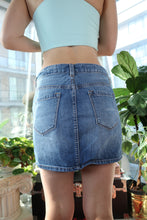 Load image into Gallery viewer, Vintage 2000s Mid Rise Denim Mini Skirt
