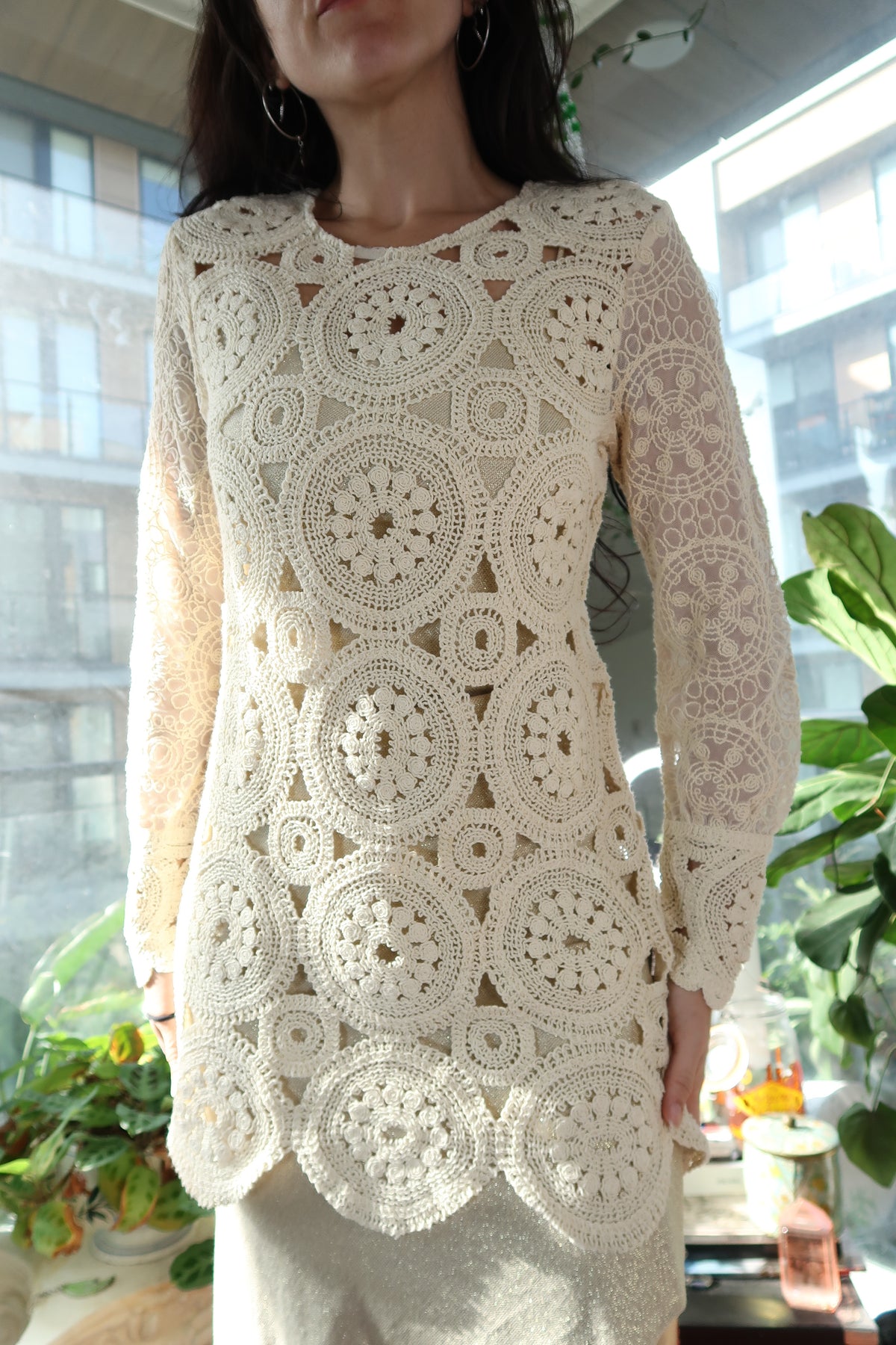Pamela McCoy Cream Crochet Circle-Motif Long Sleeve Top - Elektra Vintage