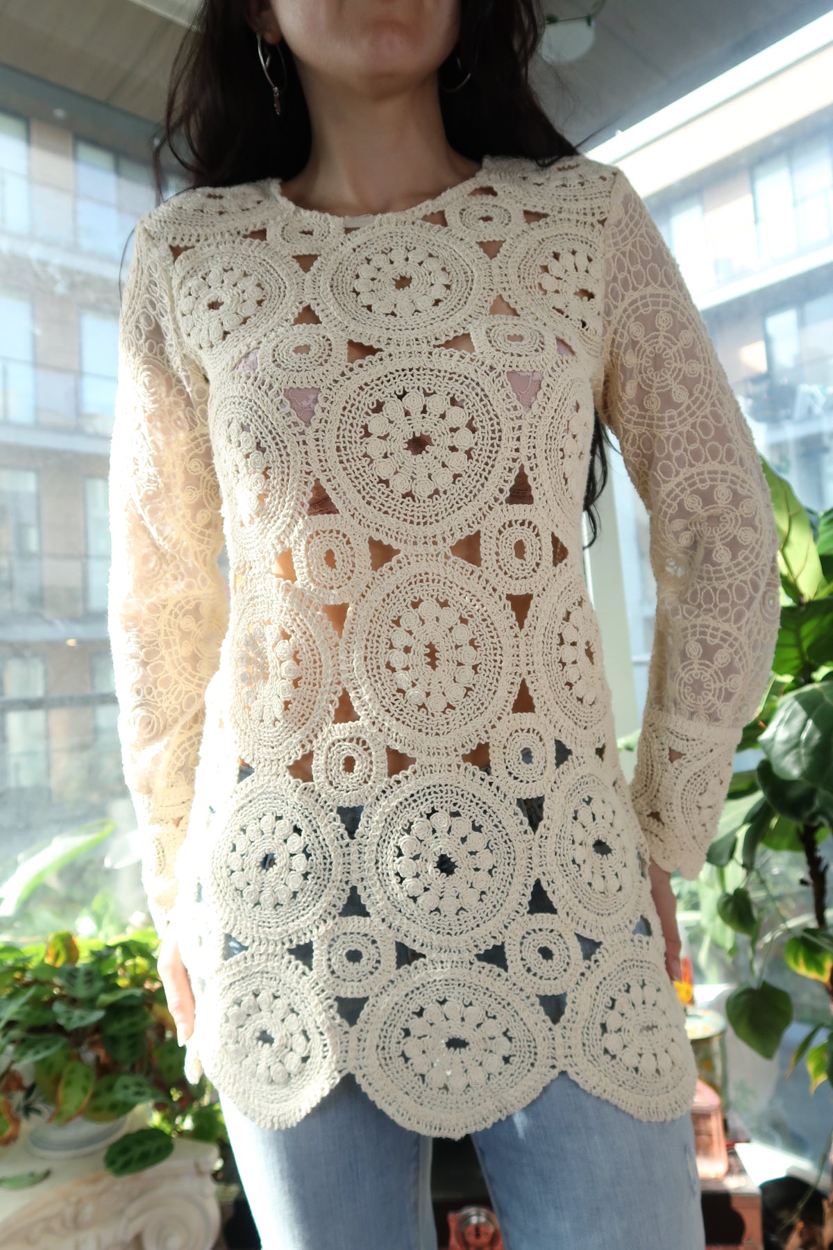 Pamela McCoy Cream Crochet Circle-Motif Long Sleeve Top