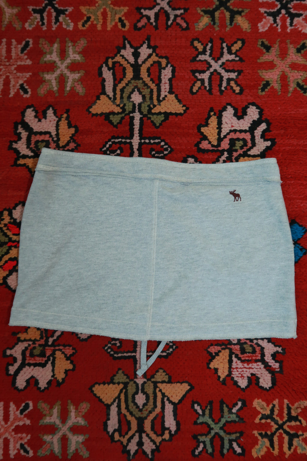 Vintage Abercrombie & Fitch mini skirt by Elektra Vintage, showing a stylish Y2K-inspired design with a fitted silhouette.