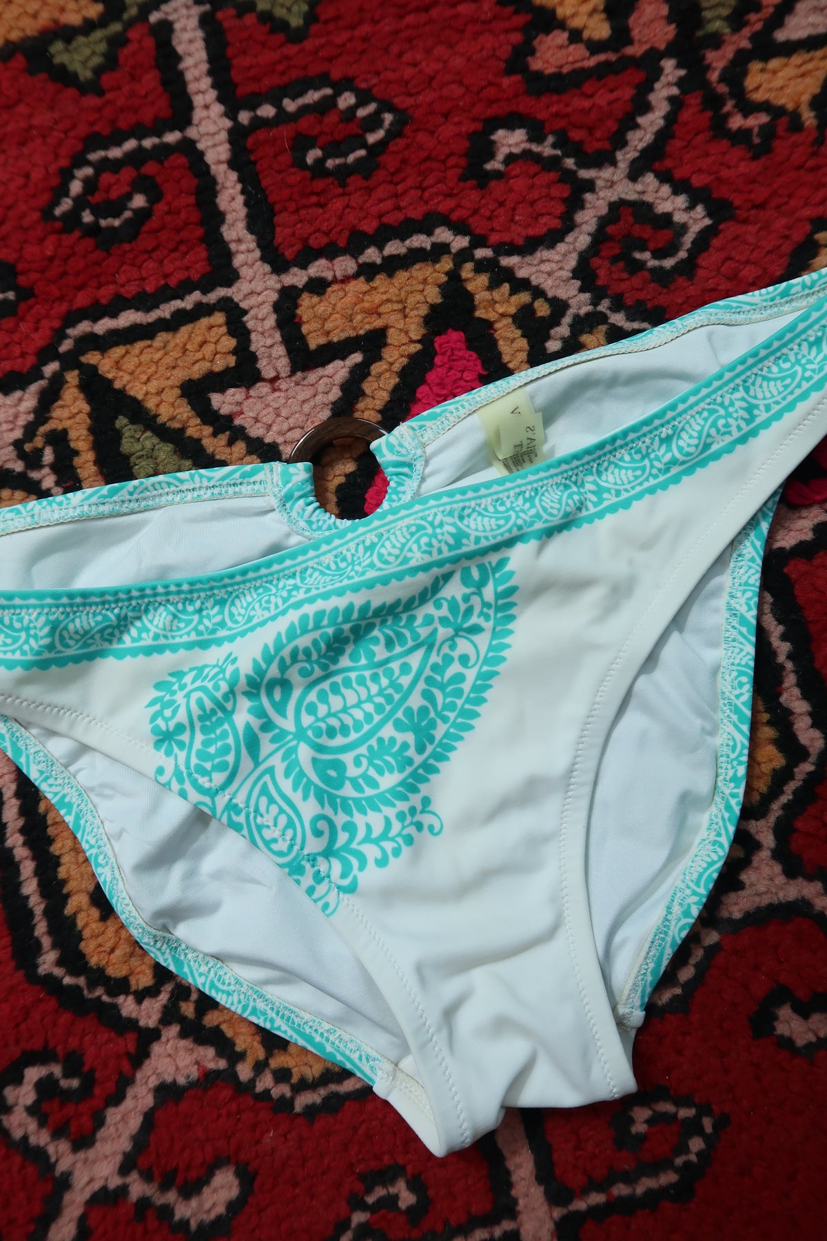 Elektra Vintage 2000s Victoria’s Secret bikini bottom in white with turquoise paisley pattern, showcasing retro swimwear style.