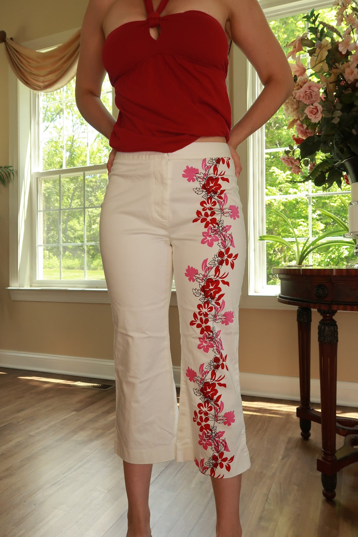 White floral print cropped pants for women from Elektra Vintage, featuring a vintage 2000s style and relaxed fit.