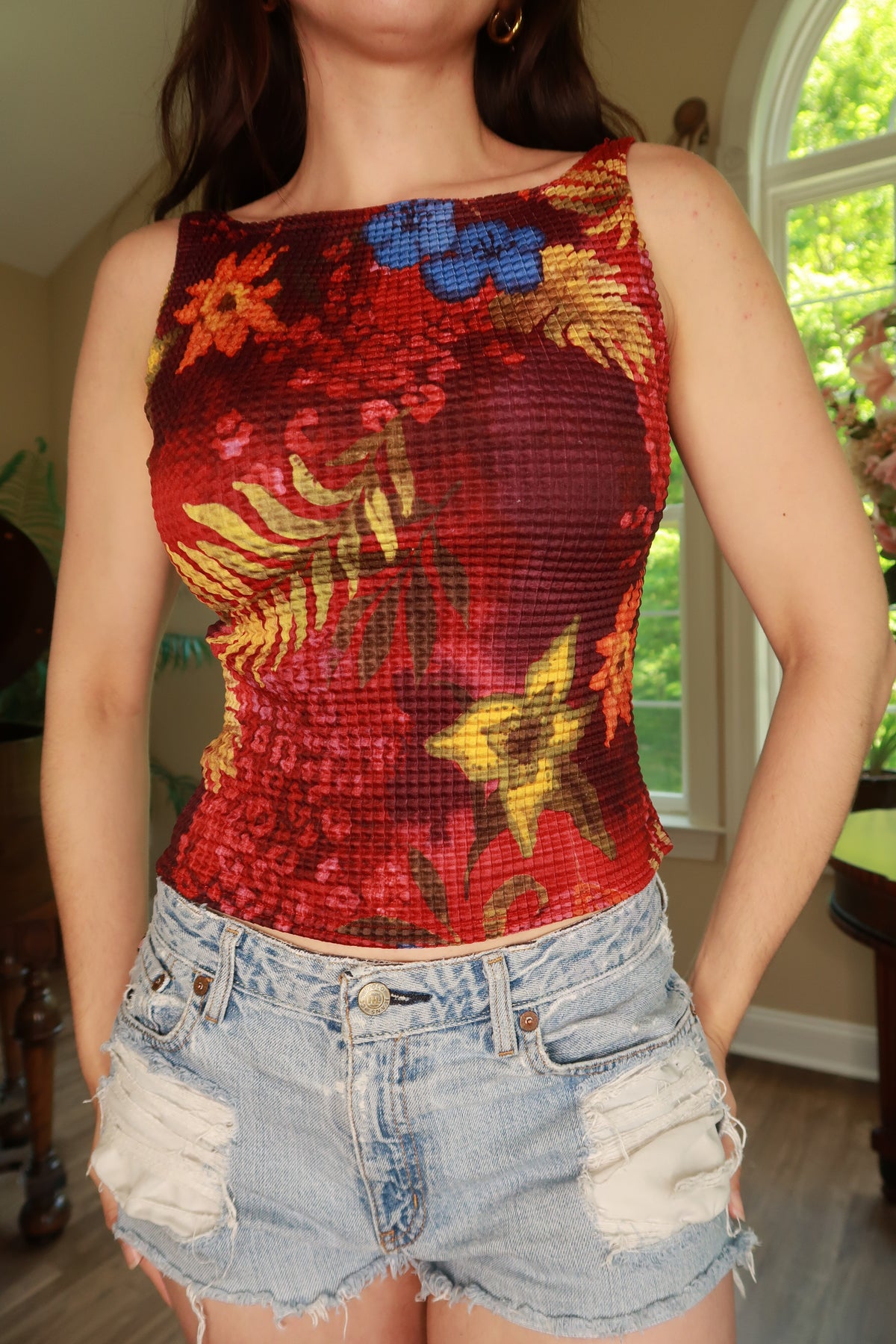 Elektra Vintage women's textured floral stretch tank top with vintage cache design, featuring a fitted sleeveless style and floral pattern.