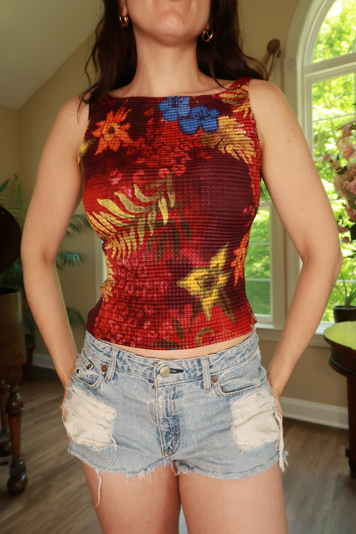 Women's vintage Elektra Vintage textured floral stretch tank top with a fitted design and floral pattern.