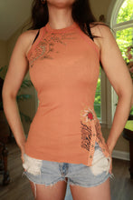 Load image into Gallery viewer, Vintage 2000s Peach Floral Graphic Ribbed Tank Top
