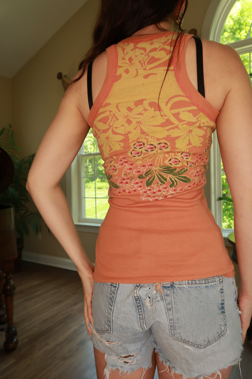 Vintage 2000s peach floral graphic ribbed tank top for women by Elektra Vintage, featuring a fitted design and colorful floral print.