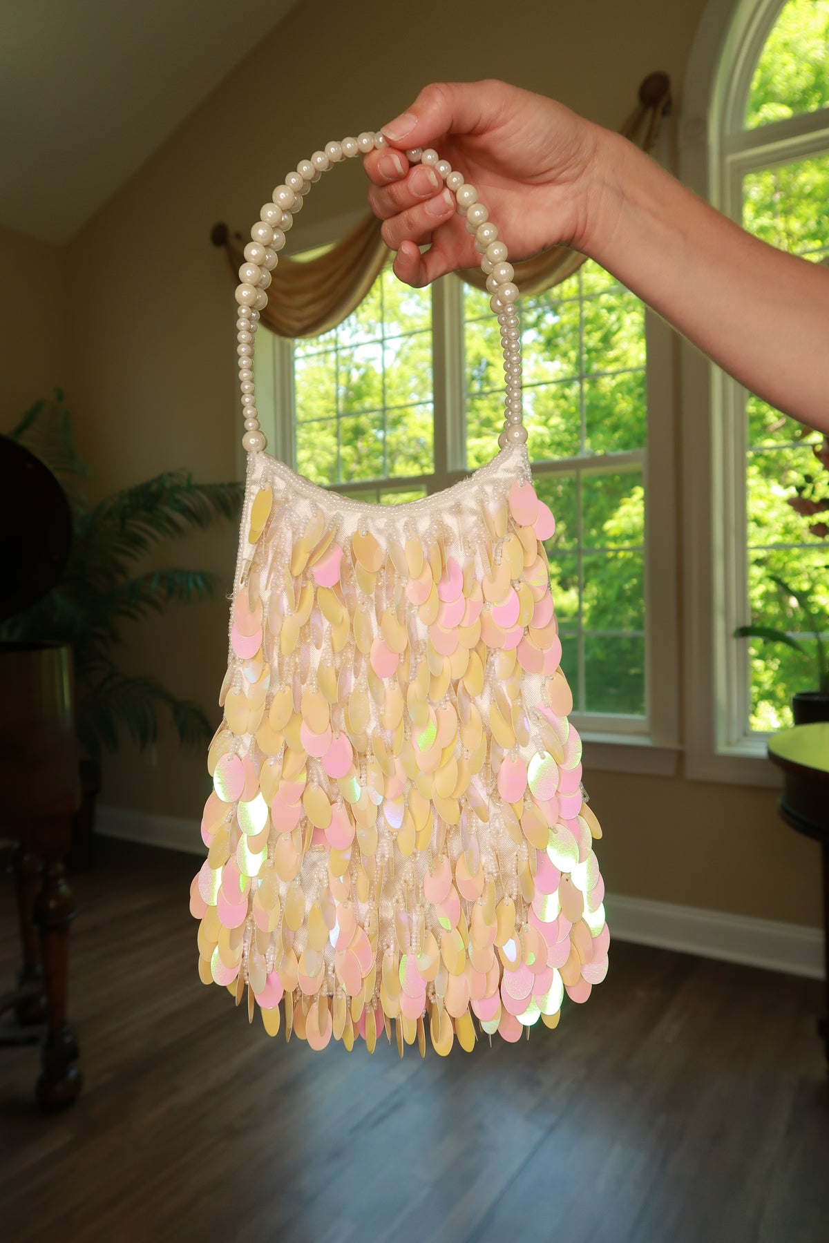 Vintage pastel sequin pearl beaded handle shoulder bag by Elektra Vintage, showcasing intricate beadwork and elegant design.