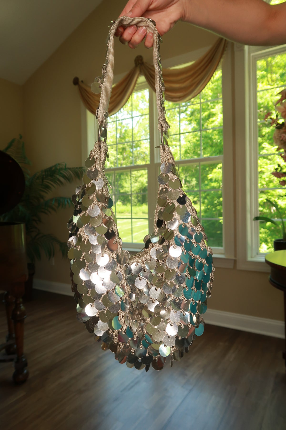 Vintage silver paillette sequin crochet shoulder bag from Elektra Vintage, showcasing intricate crochet design and shimmering sequins.