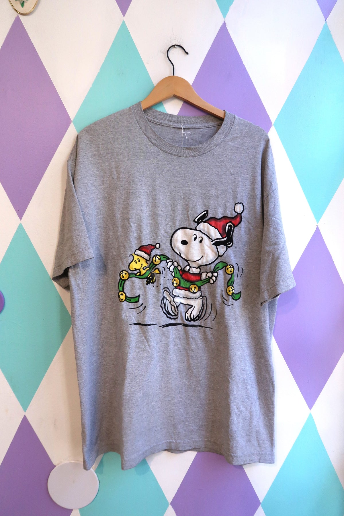 Vintage 2000s Christmas Snoopy Graphic T-Shirt with Holiday Bell Garland Design - Elektra Vintage