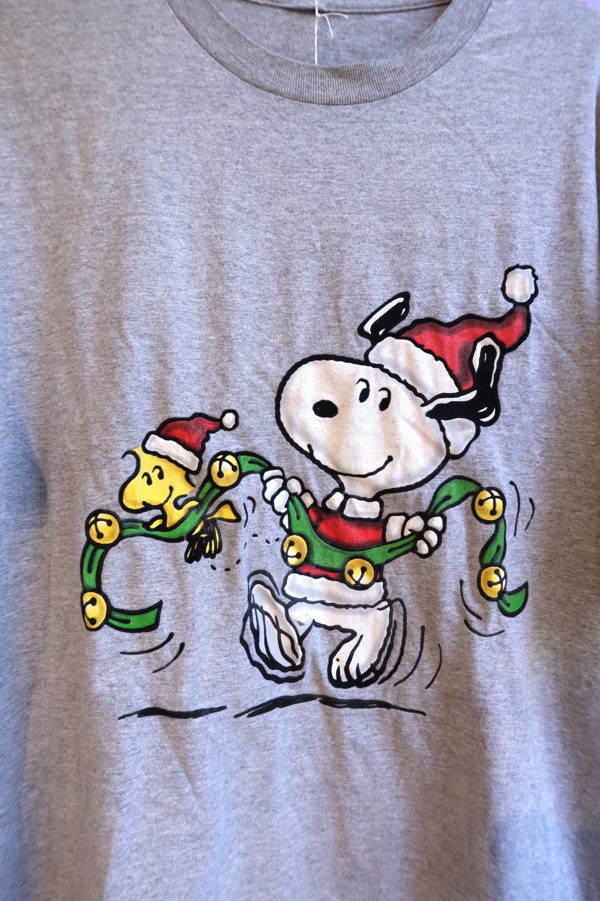 Vintage 2000s Christmas Snoopy Graphic T-Shirt with Holiday Bell Garland Design - Elektra Vintage