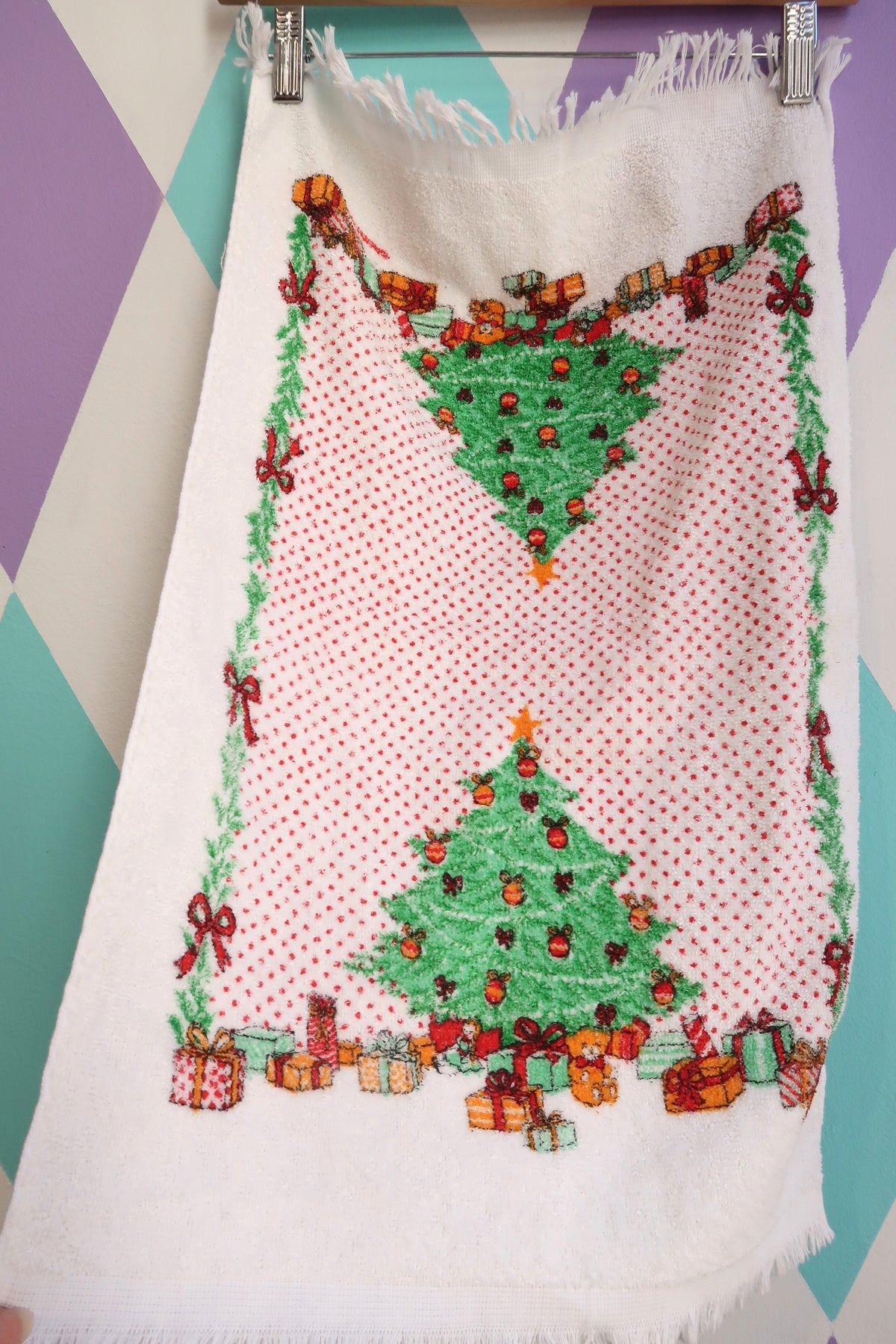 Vintage 90s Christmas Tree & Gift Print Tea Towel with Fringed Edges - Elektra Vintage