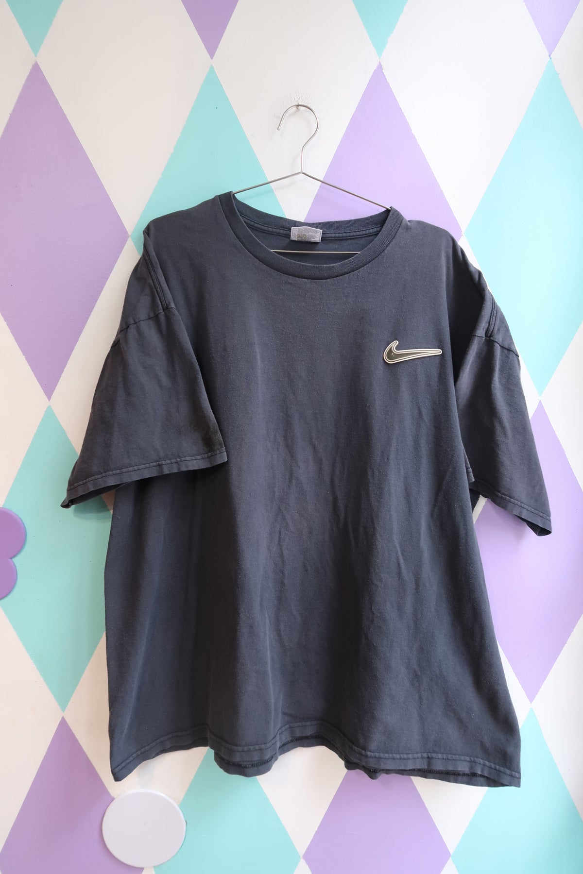 Vintage 2000s Nike T-Shirt with Plastic Swoosh Appliqué - Elektra Vintage