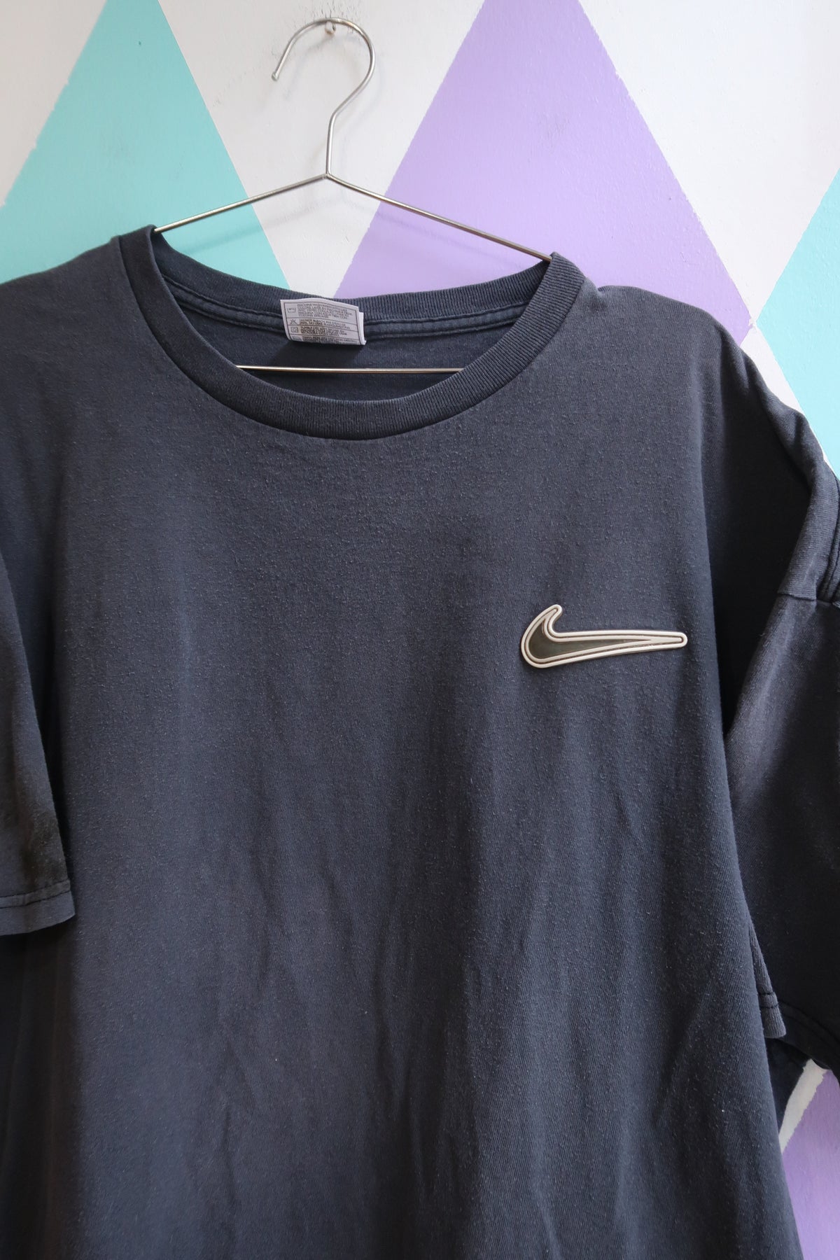 Vintage 2000s Nike T-Shirt with Plastic Swoosh Appliqué - Elektra Vintage