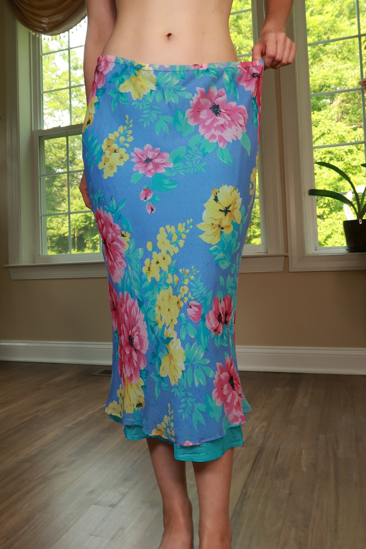 Vintage 2000s Elektra Vintage 100% silk floral bias cut midi skirt, flowing and elegant with a vibrant floral pattern.