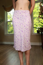 Load image into Gallery viewer, Vintage 2000s XOXO lavender floral bias cut midi skirt by Elektra Vintage, featuring a flowing fabric and floral pattern.
