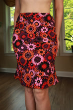 Load image into Gallery viewer, Vintage 2000s Charlotte Russe mod floral midi skirt by Elektra Vintage, featuring a colorful floral pattern and flowing silhouette.
