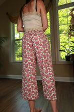Load image into Gallery viewer, Vintage cotton pink floral print cropped wide-leg pants for women by Elektra Vintage, displayed on a hanger.
