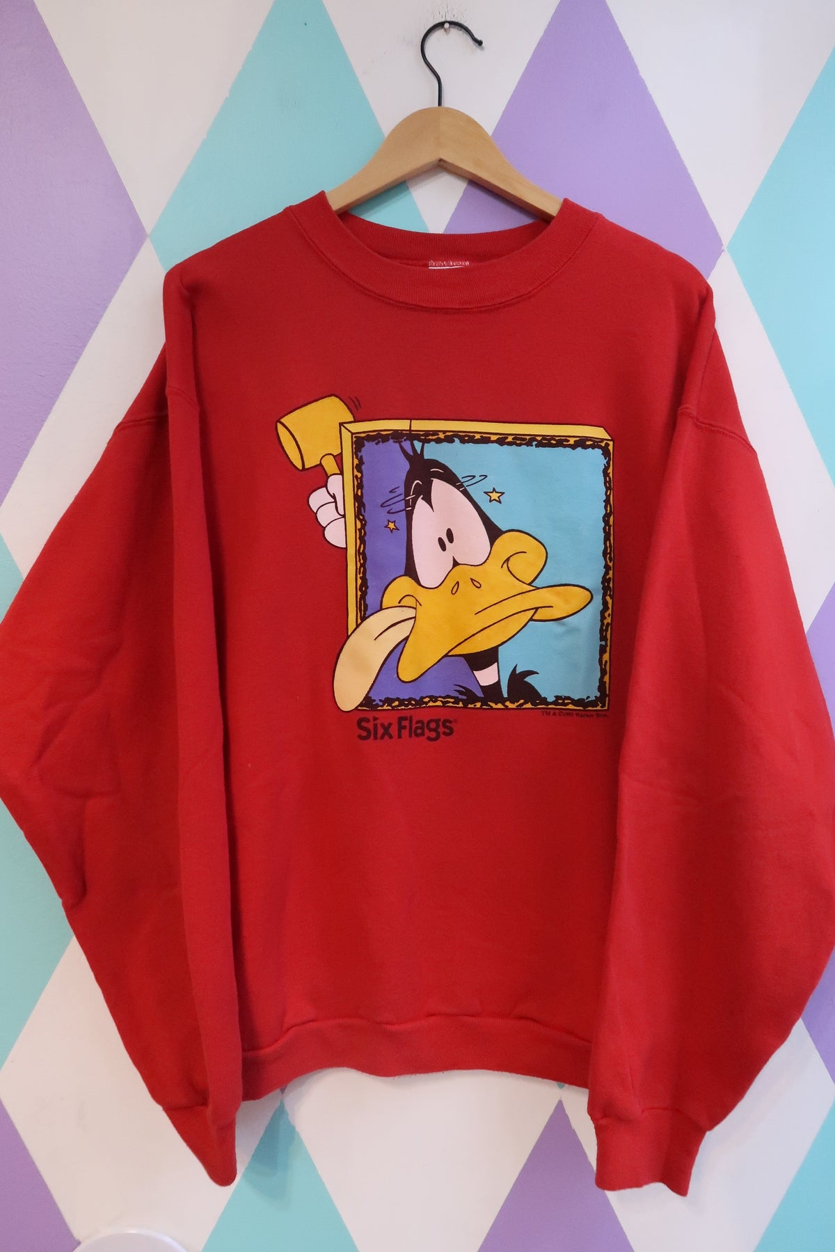 Vintage 1993 Daffy Duck Six Flags Graphic Crewneck Sweatshirt