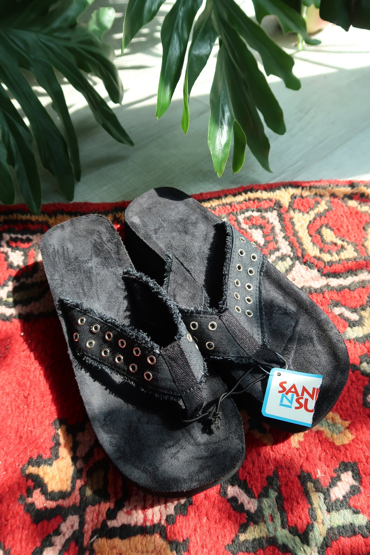 Vintage Y2K Black Platform Flip Flops – Grommet Strap Sandals