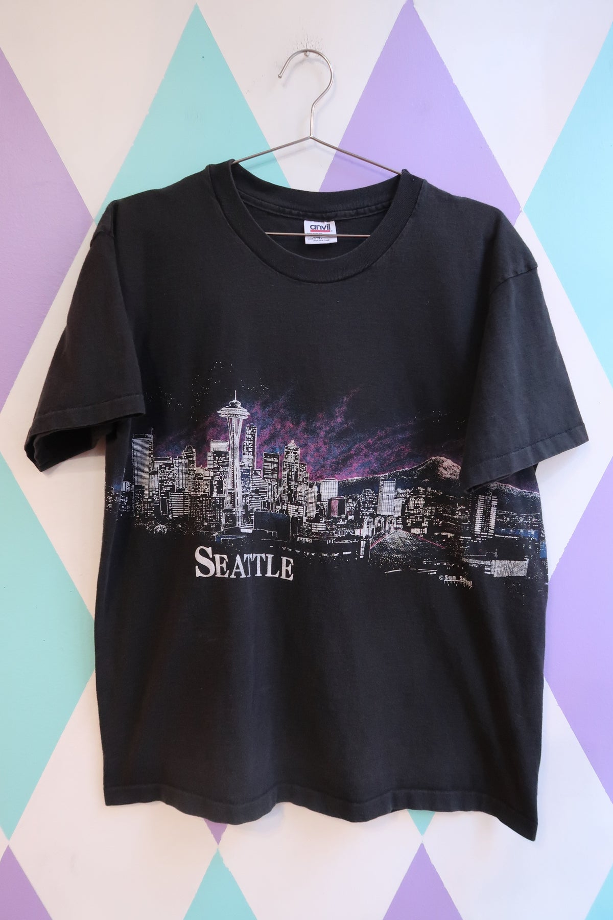 Vintage 90s Seattle skyline graphic tee by Elektra Vintage featuring an all-over cityscape design.