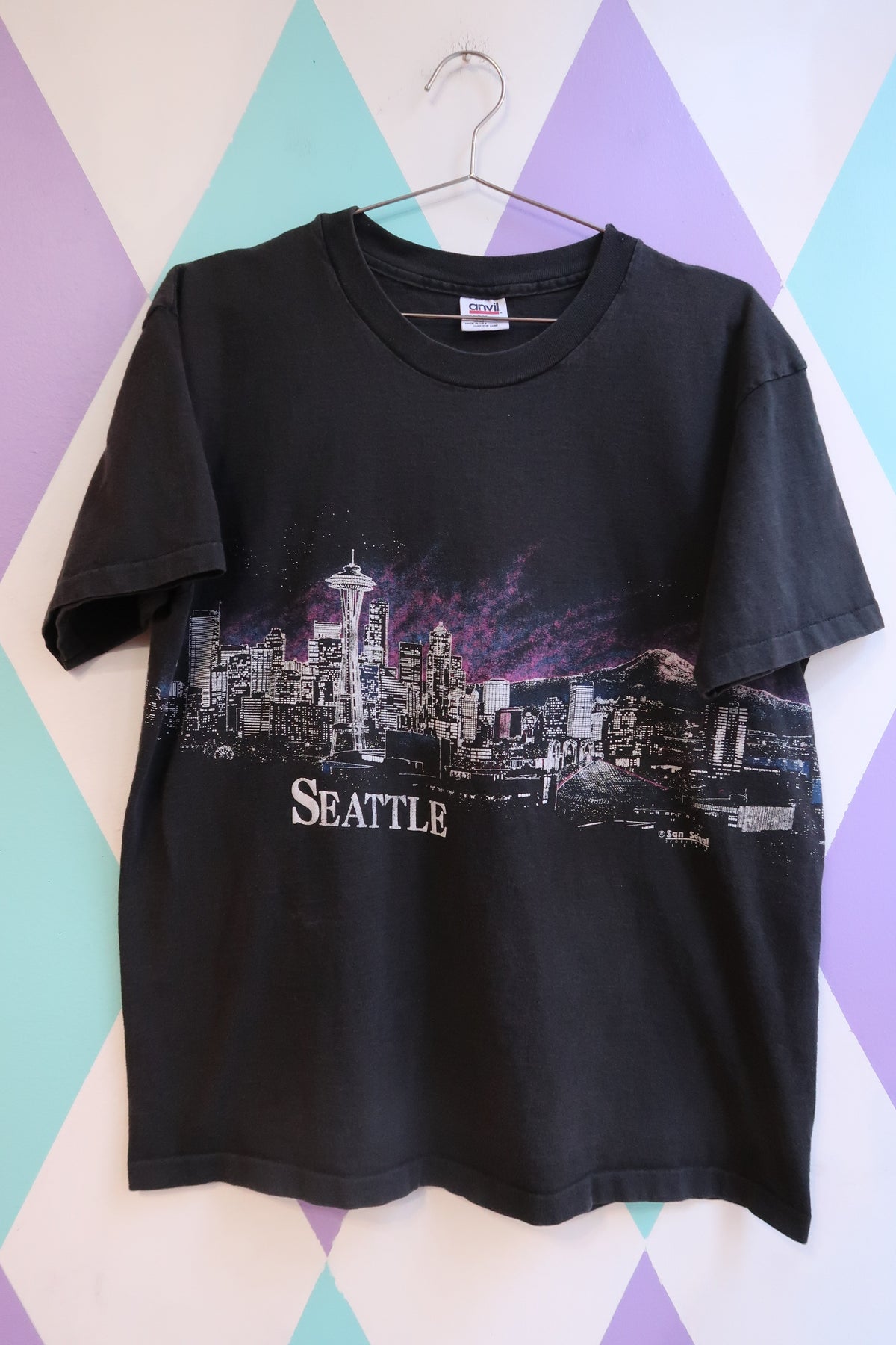 Vintage 90s Seattle skyline graphic tee by Elektra Vintage featuring an all-over cityscape design.