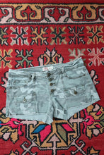 Load image into Gallery viewer, Vintage LEI Camo Denim Shorts – Y2K Low-Rise Button-Fly Cargo Style
