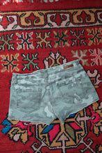 Load image into Gallery viewer, Vintage LEI Camo Denim Shorts – Y2K Low-Rise Button-Fly Cargo Style
