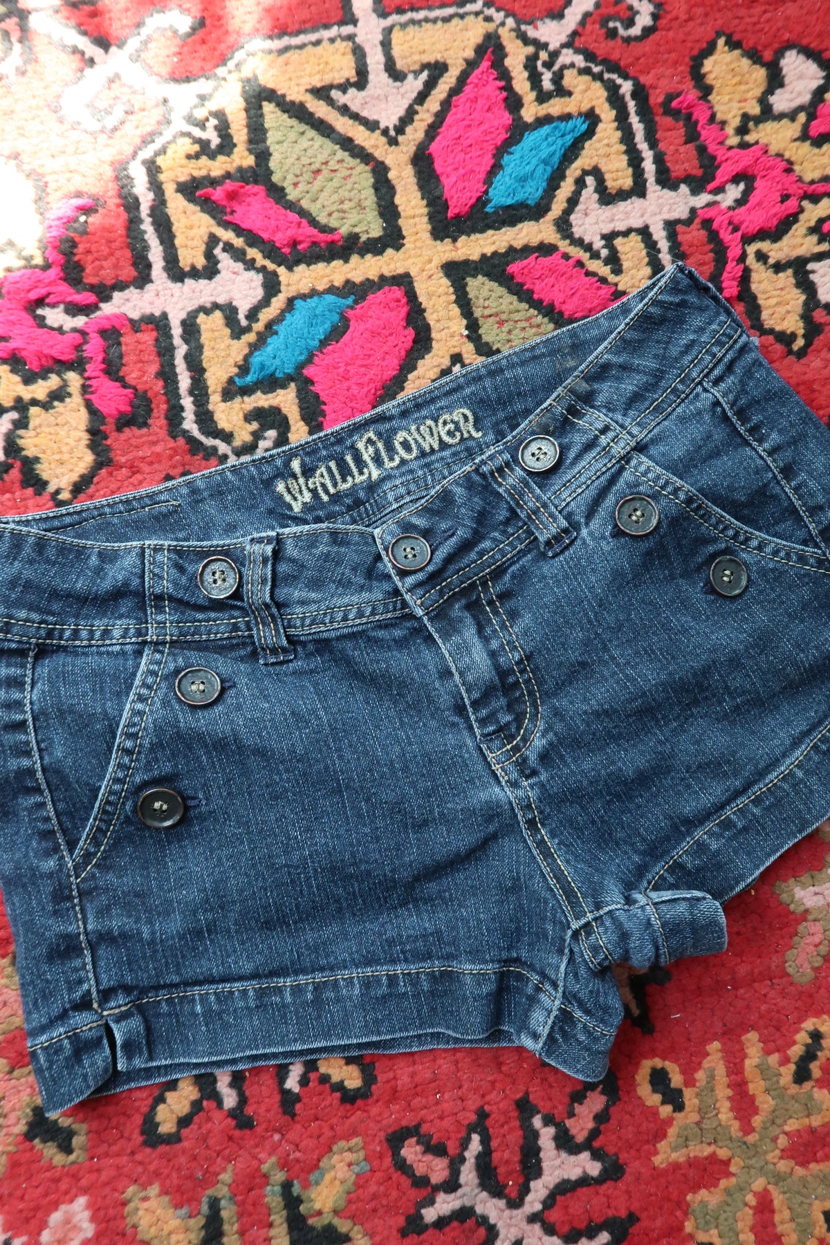 Vintage Low-Rise Button Detail Denim Shorts – Y2K Micro Shorts