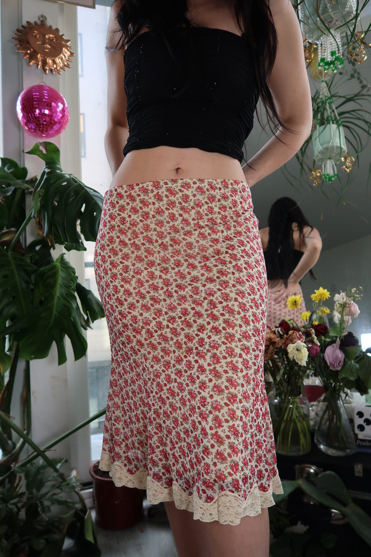 Vintage 2000s Express Fitted Red Floral Midi Skirt with Lace Trim - Elektra Vintage