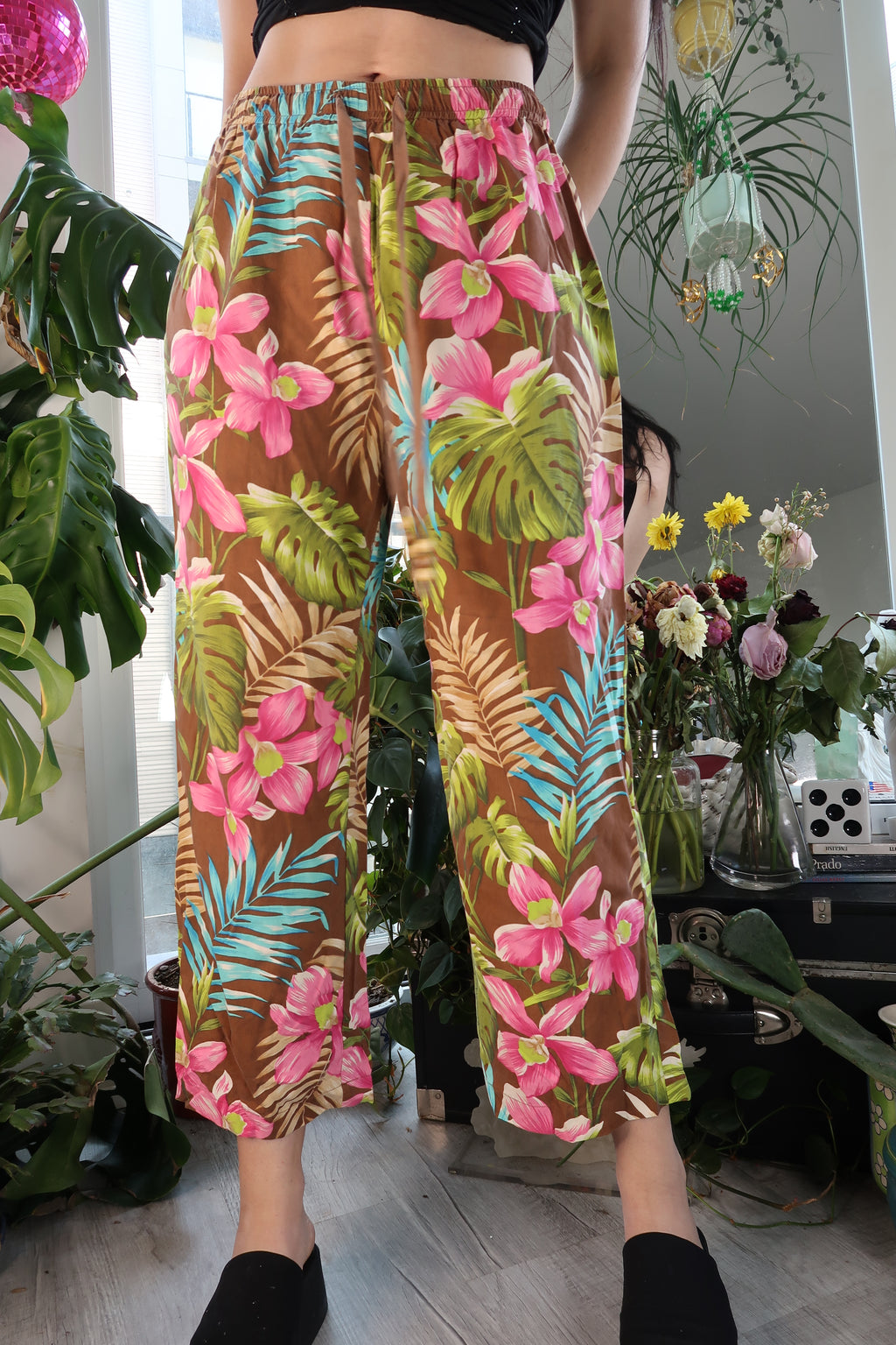 Vintage Elektra Vintage women's cropped silk trousers with tropical pattern and drawstring waist, stylish and lightweight for warm weather.