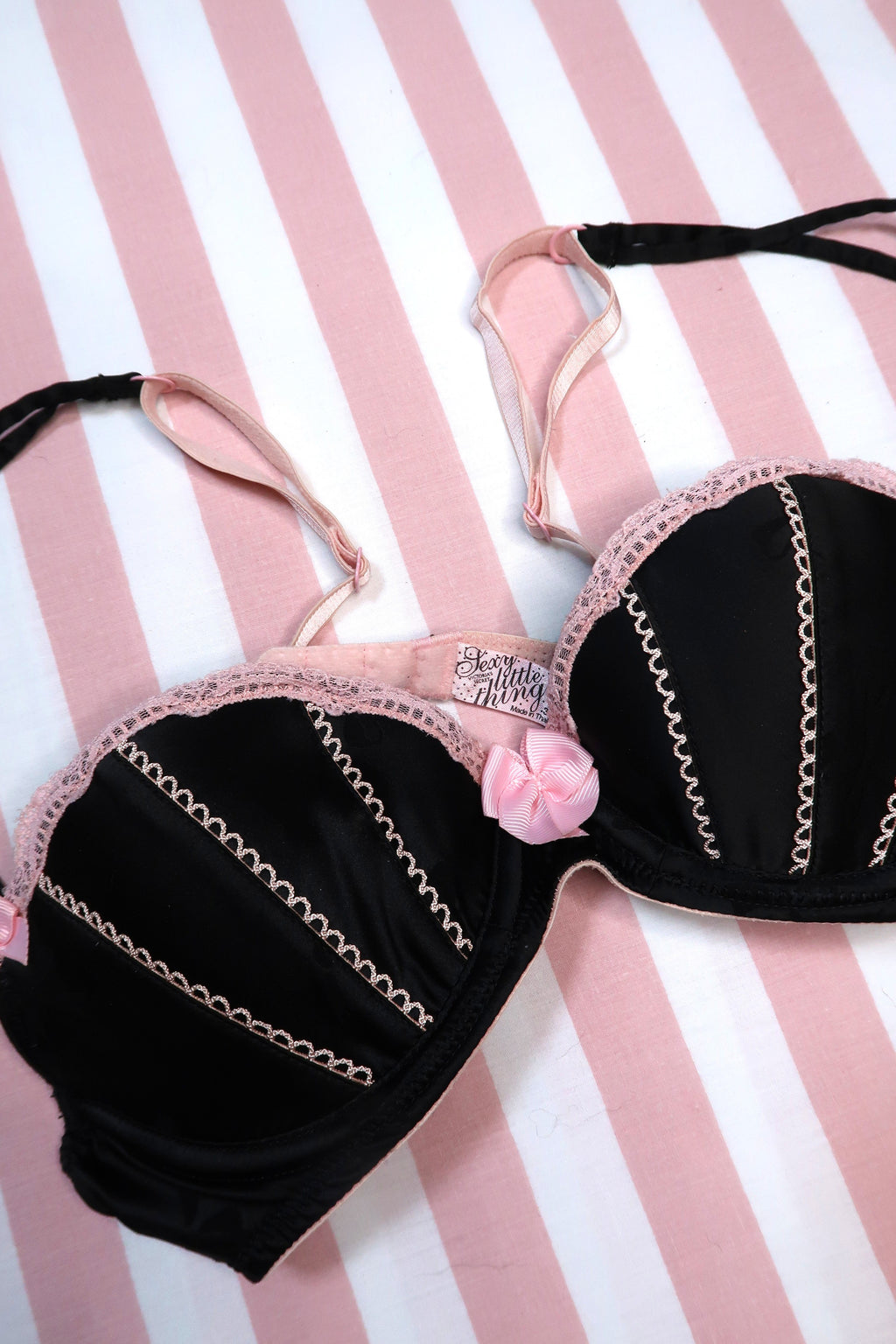 Vintage 2000s Victoria’s Secret Black Satin Pink Trim Bra