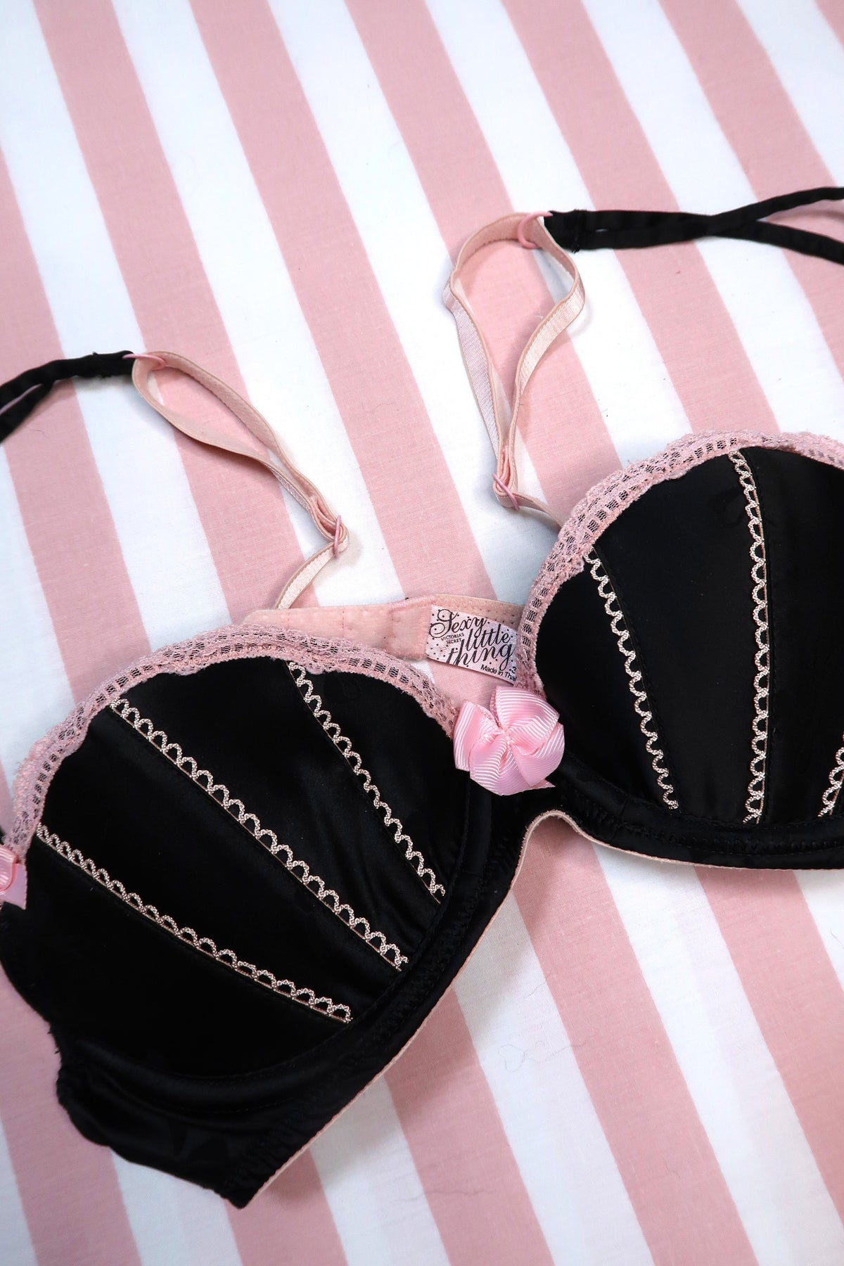Vintage 2000s Victoria’s Secret Black Satin Pink Trim Bra