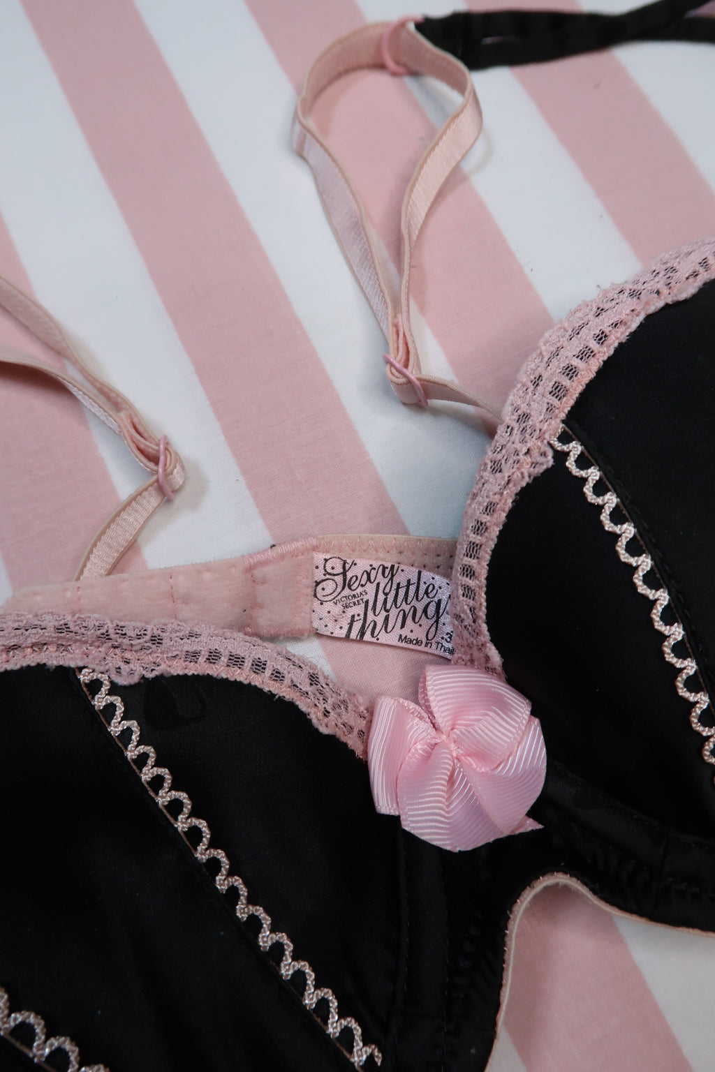 Vintage 2000s Victoria’s Secret Black Satin Pink Trim Bra