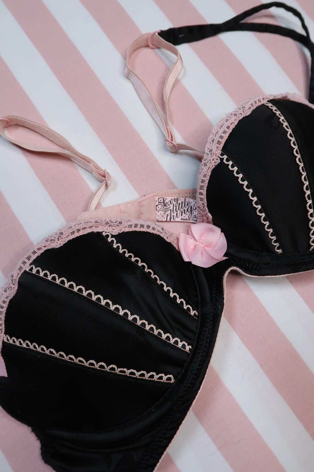 Vintage 2000s Victoria’s Secret Black Satin Pink Trim Bra