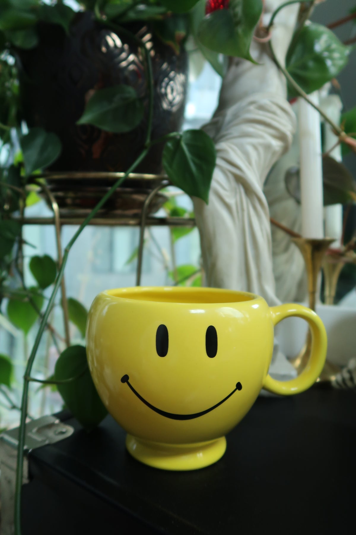 Vintage Y2K Yellow Smiley Face Mug – Oversized Ceramic Mood Booster