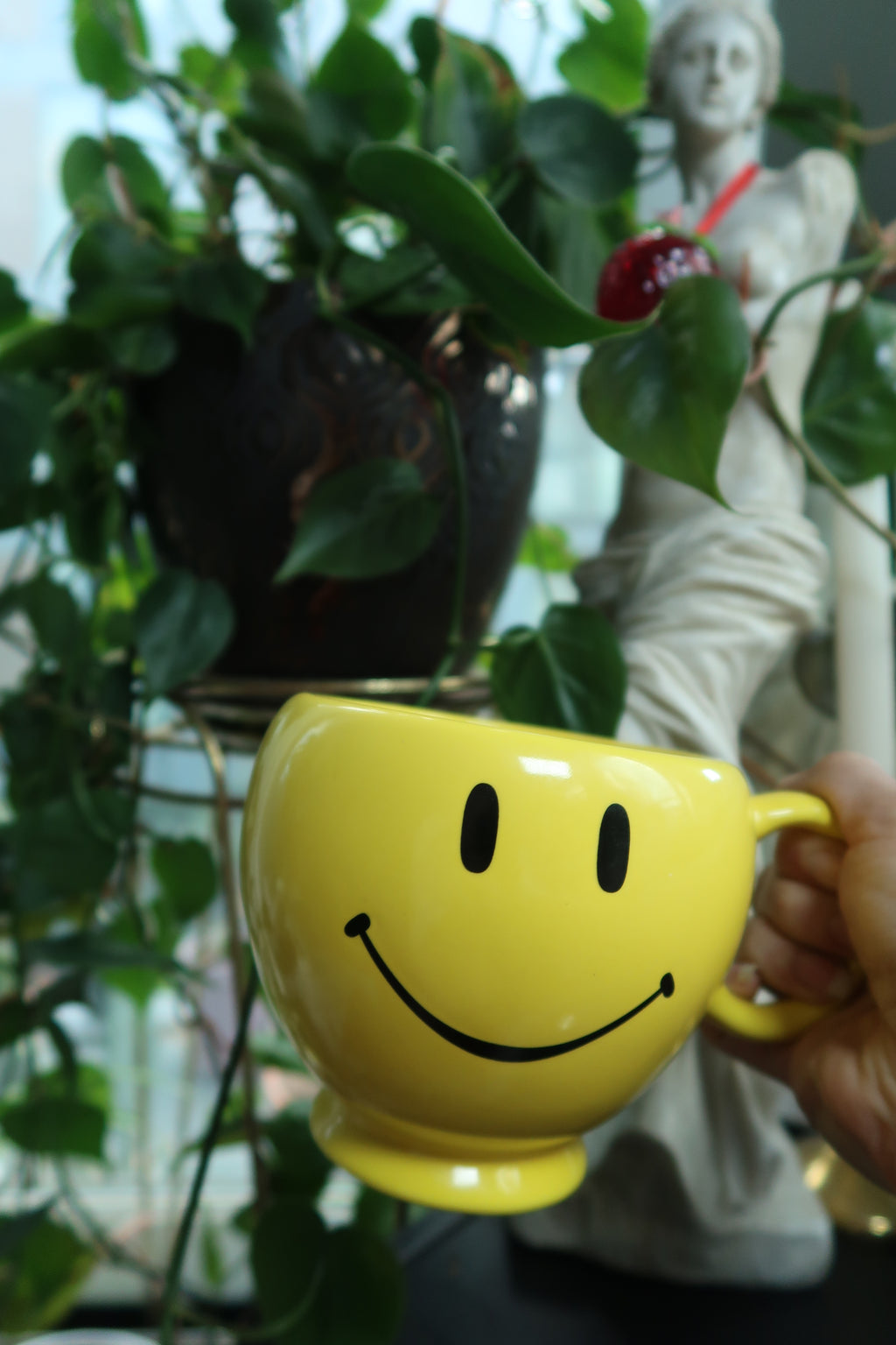 Vintage Y2K Yellow Smiley Face Mug – Oversized Ceramic Mood Booster