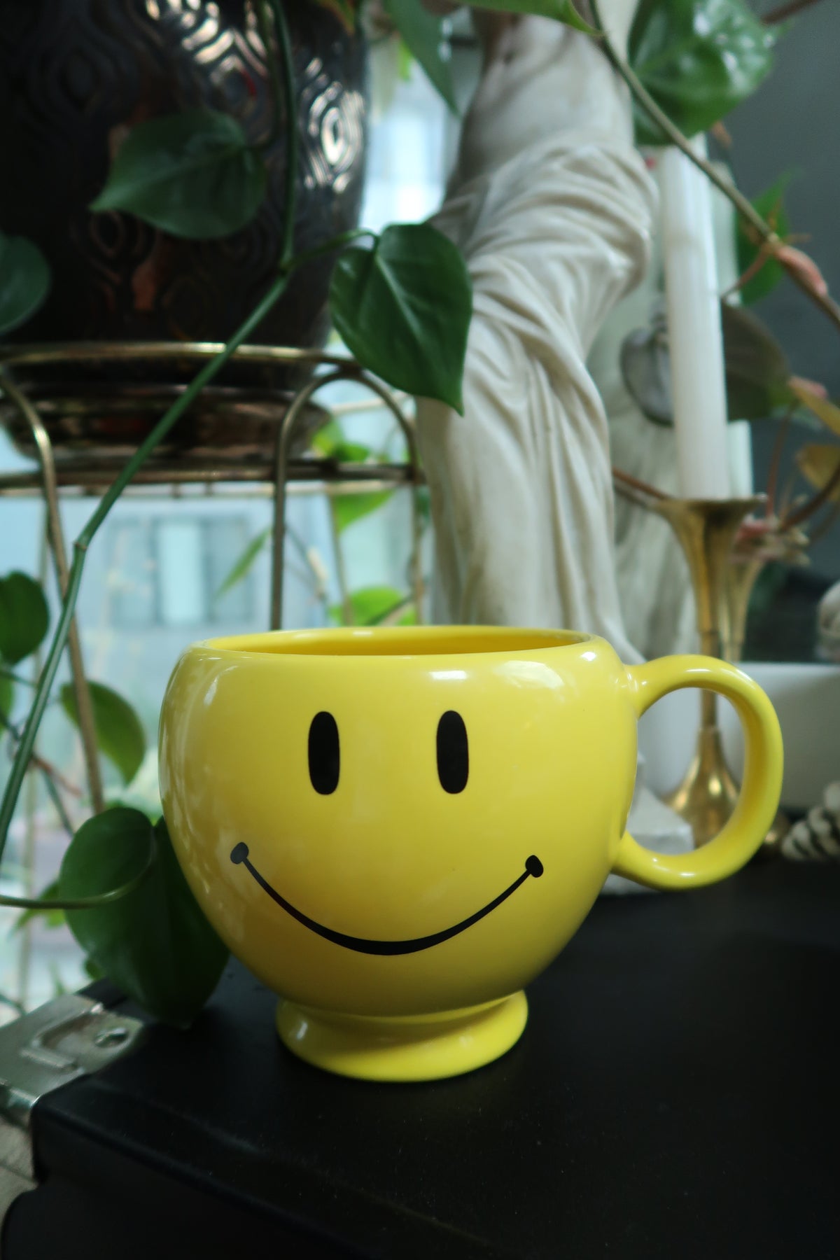 Vintage Y2K Yellow Smiley Face Mug – Oversized Ceramic Mood Booster