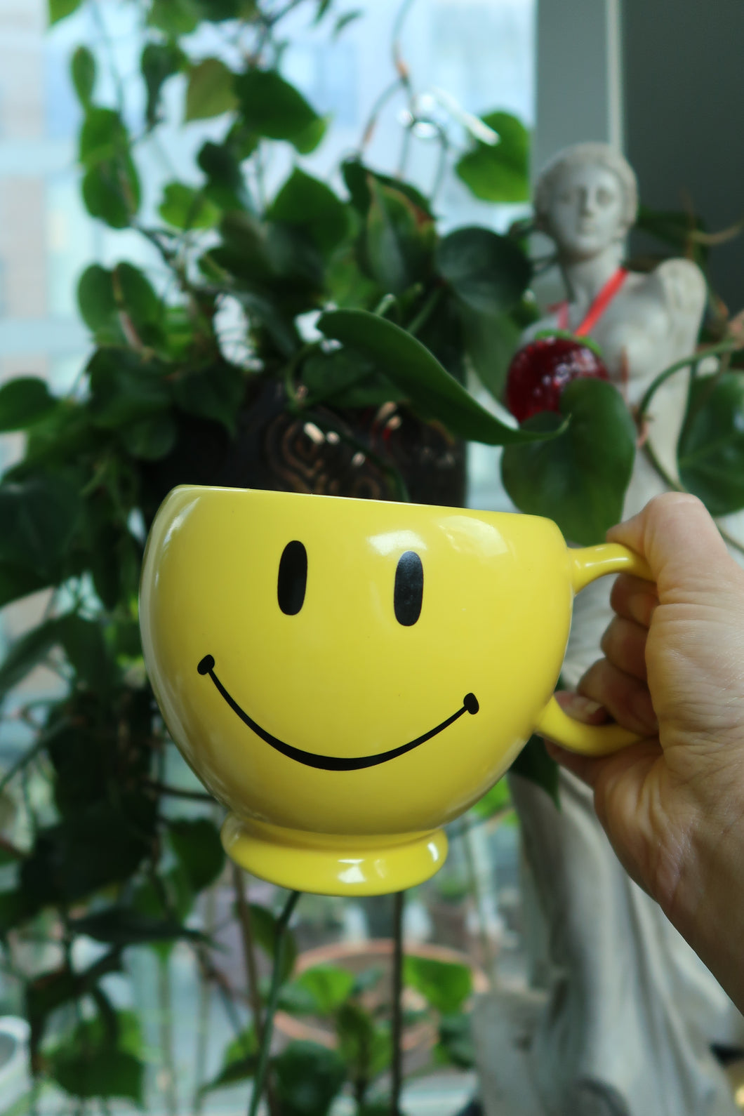 Vintage Y2K Yellow Smiley Face Mug – Oversized Ceramic Mood Booster
