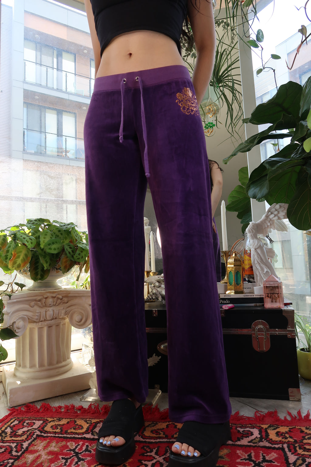 Juicy Couture Purple Velour Sweatpants – Metallic Crest Logo - Elektra Vintage