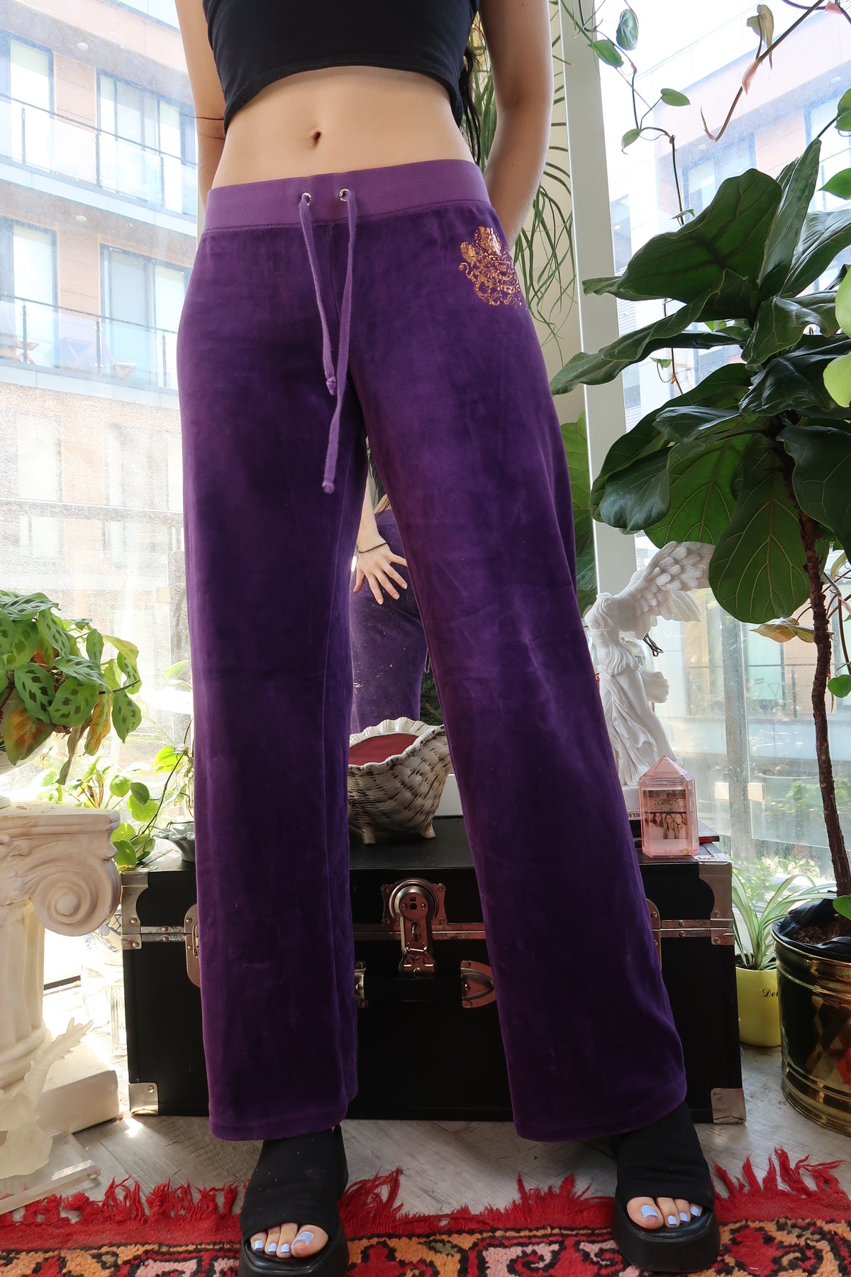Juicy Couture Purple Velour Sweatpants – Metallic Crest Logo - Elektra Vintage