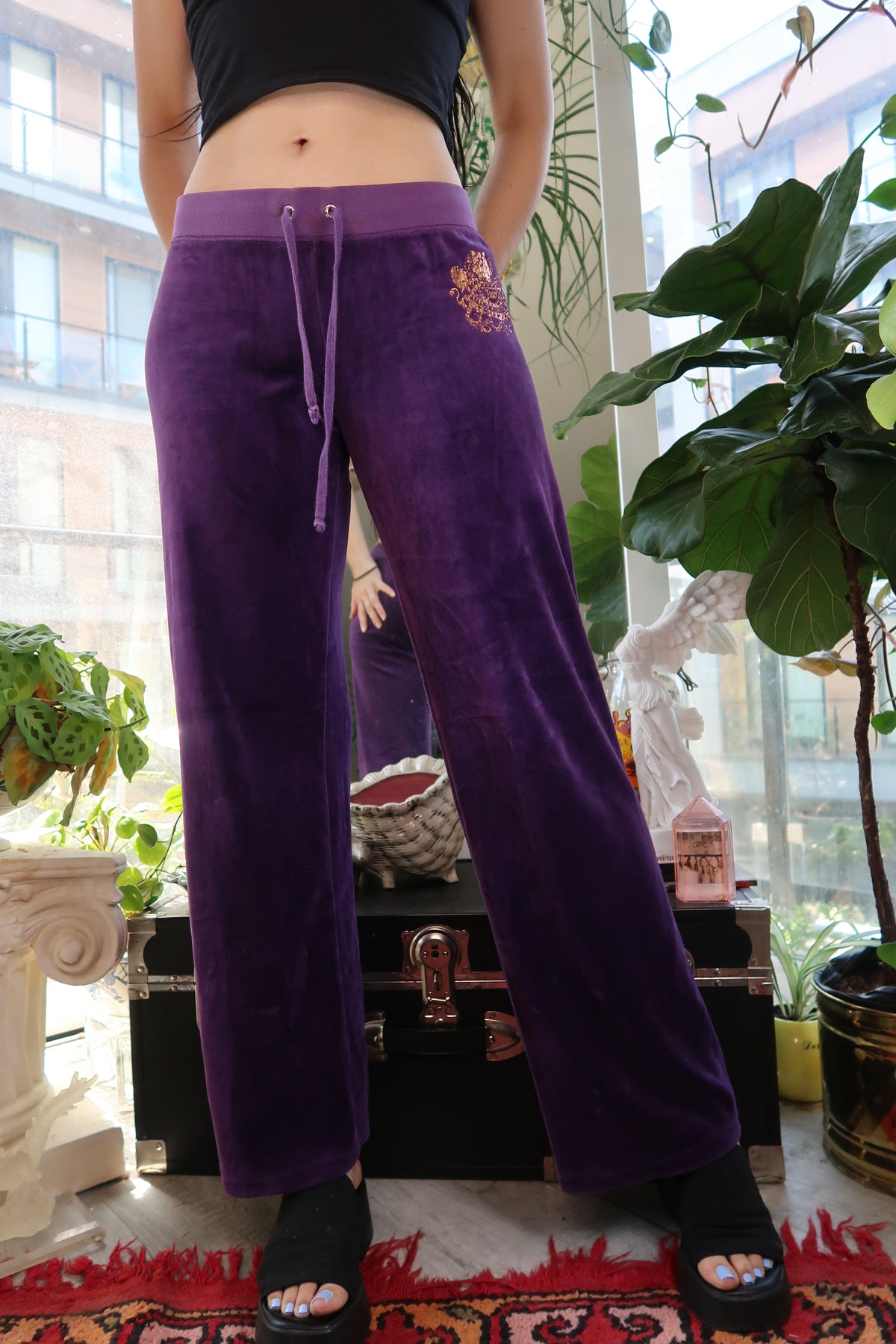 Juicy Couture Purple Velour Sweatpants – Metallic Crest Logo - Elektra Vintage