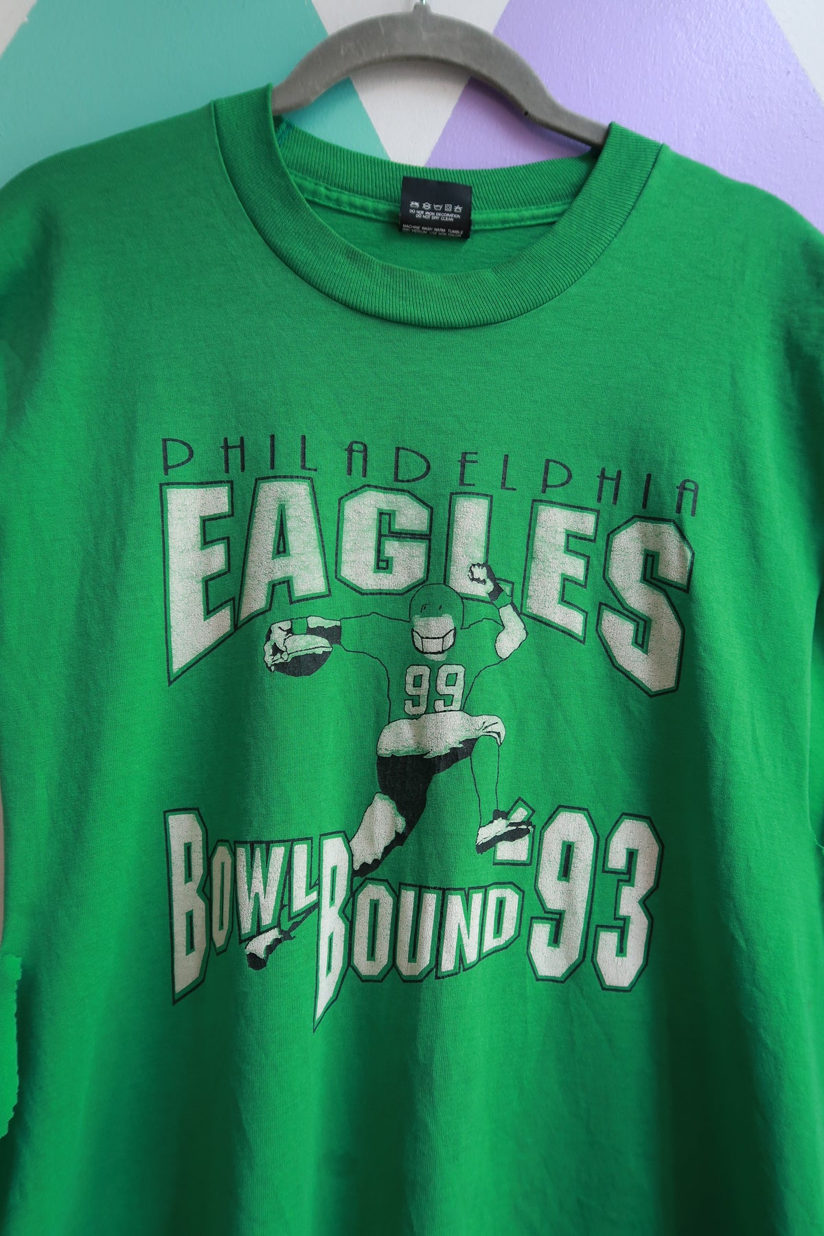 Men's vintage 1993 Philadelphia Eagles bowl bound sleeveless graphic T-shirt by Elektra Vintage, featuring team logo and retro design.