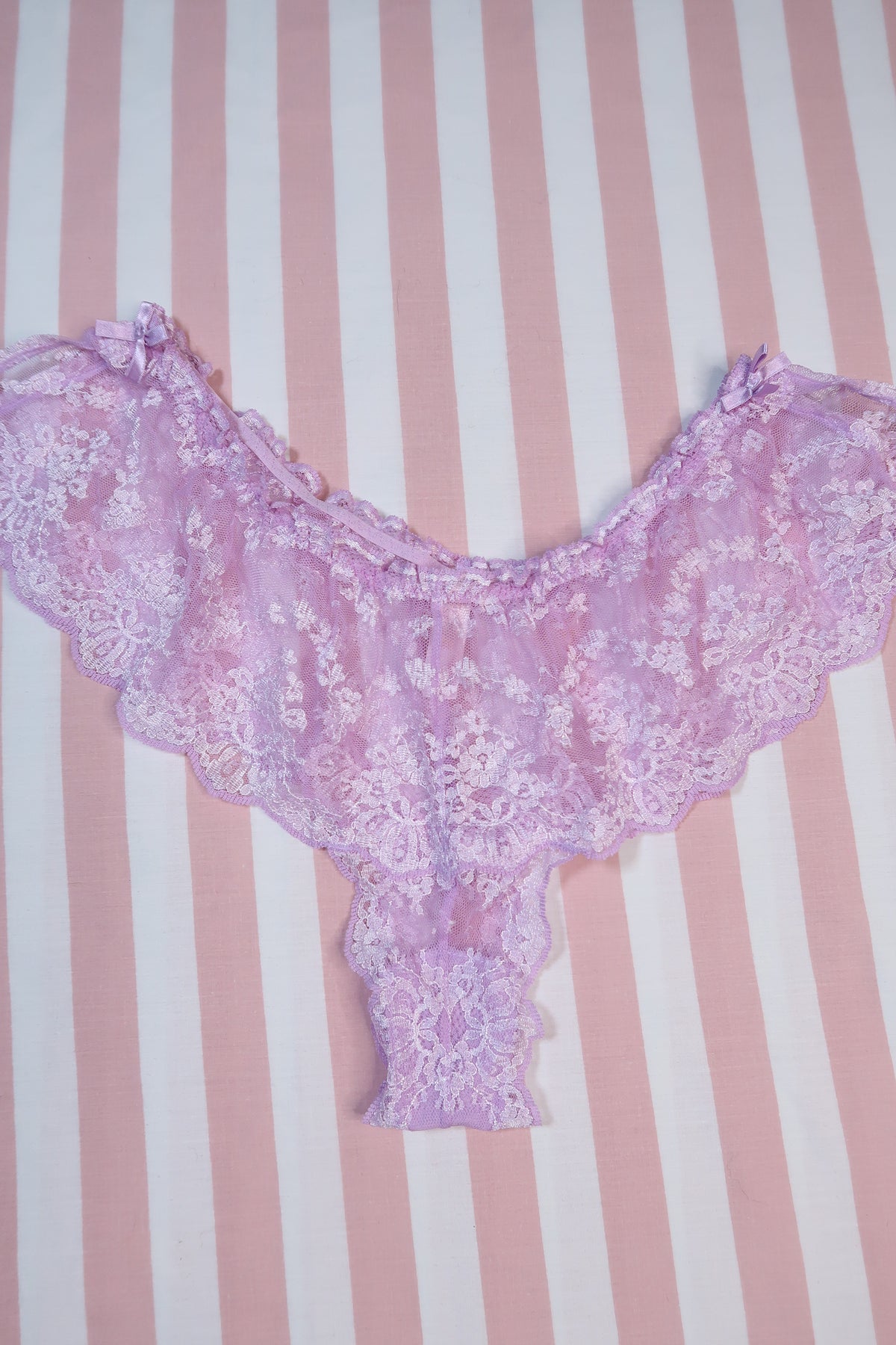 Vintage 2000s Victoria’s Secret Lavender Lace Bikini Underwear