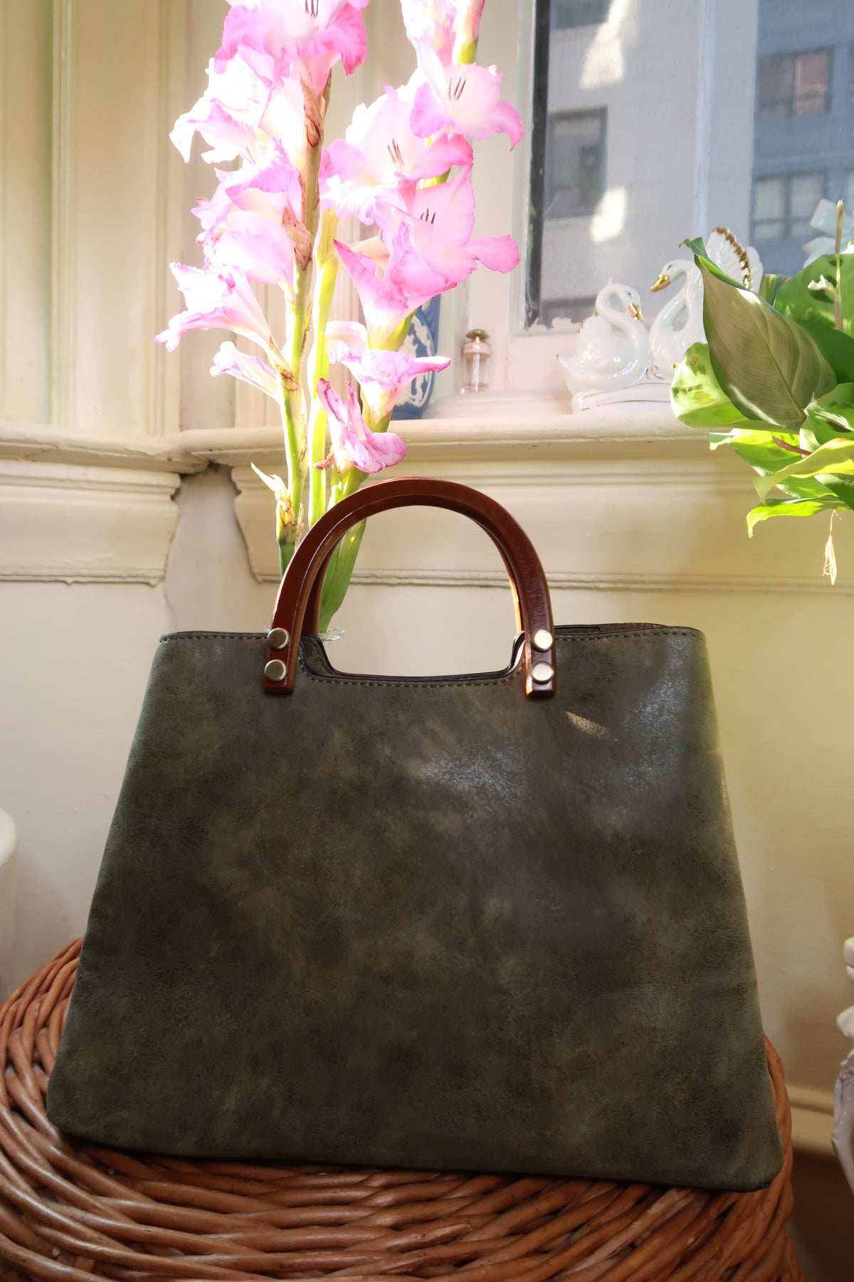 Olive green structured top handle handbag by Elektra Vintage, minimalist satchel purse with clean lines and elegant design.