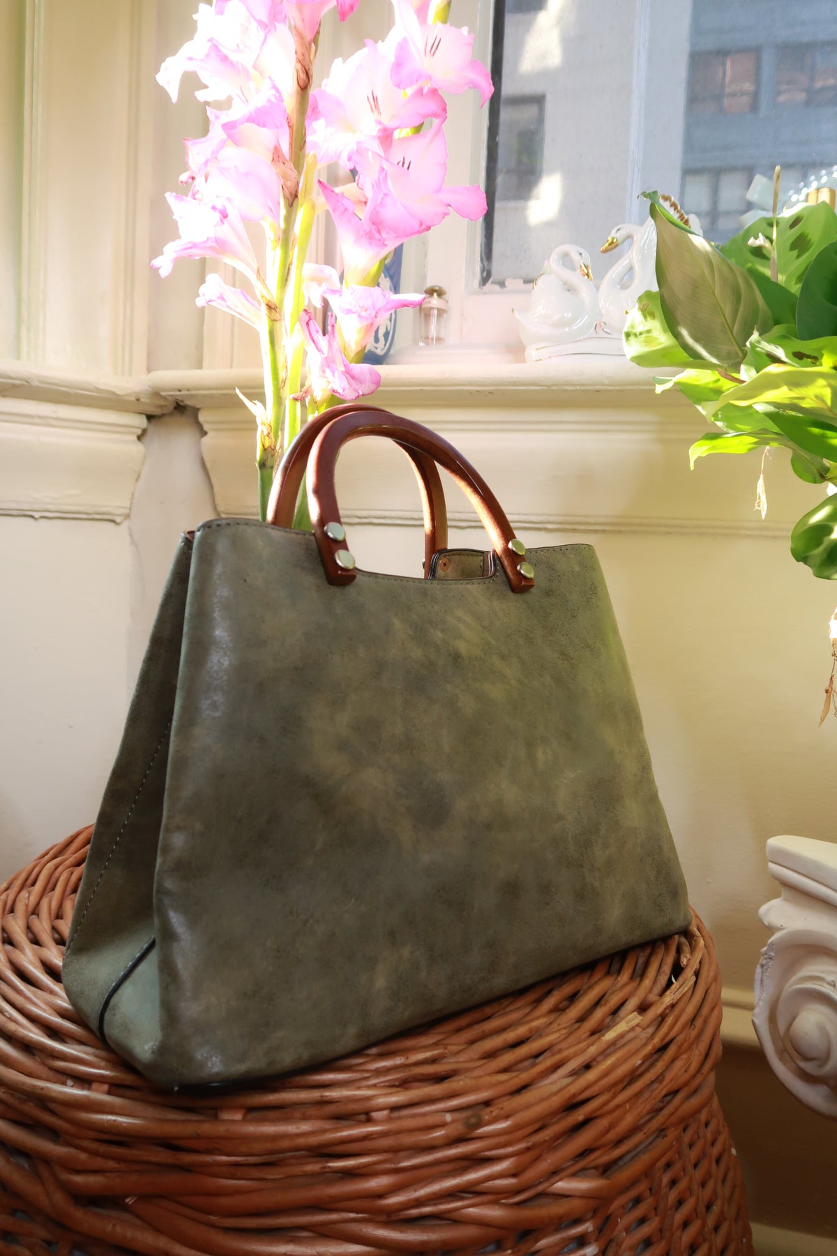 Olive green vintage structured top handle handbag by Elektra Vintage, minimalist satchel purse with clean lines and leather texture.
