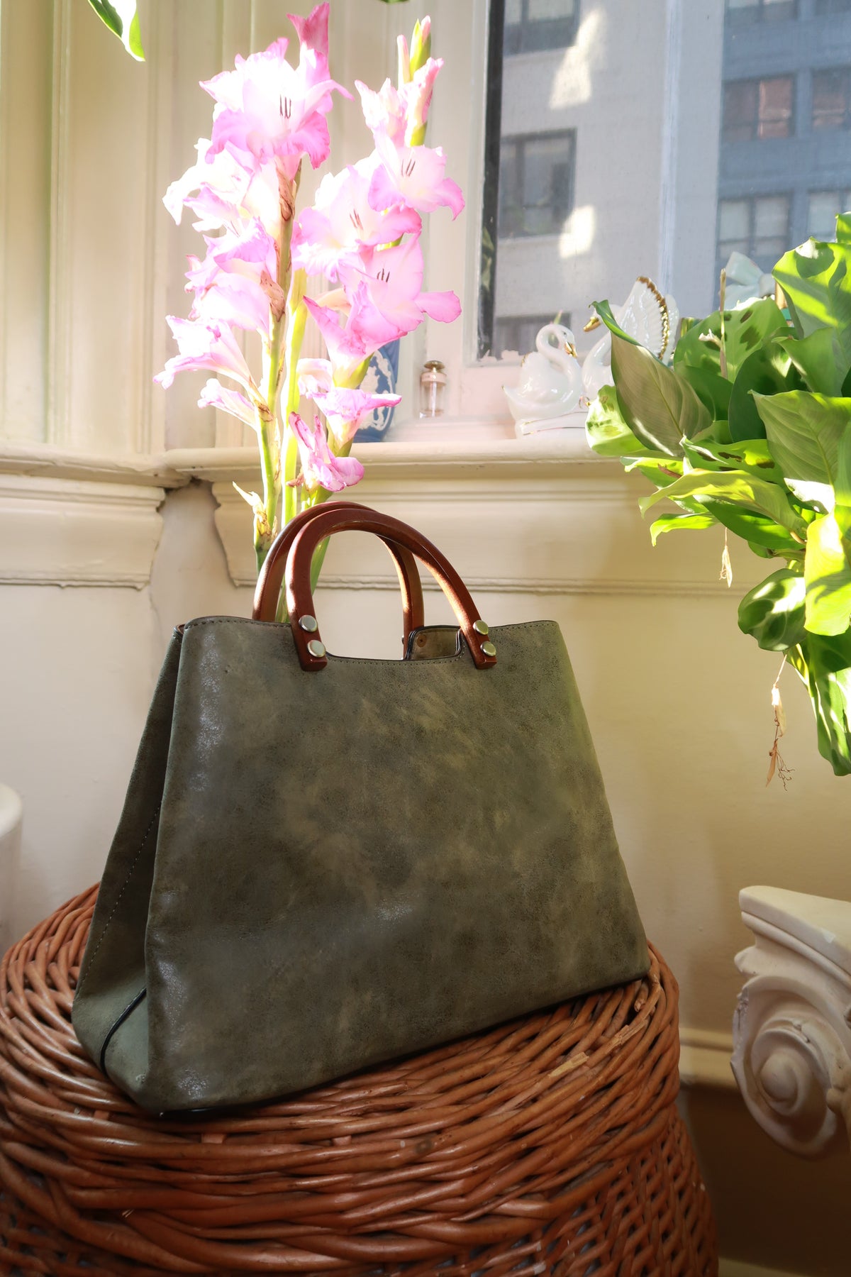 Olive green structured top handle handbag by Elektra Vintage, minimalist satchel purse with clean lines and elegant design.