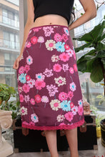 Load image into Gallery viewer, Vintage Y2K Floral Print Slip Skirt with Lace Hem
